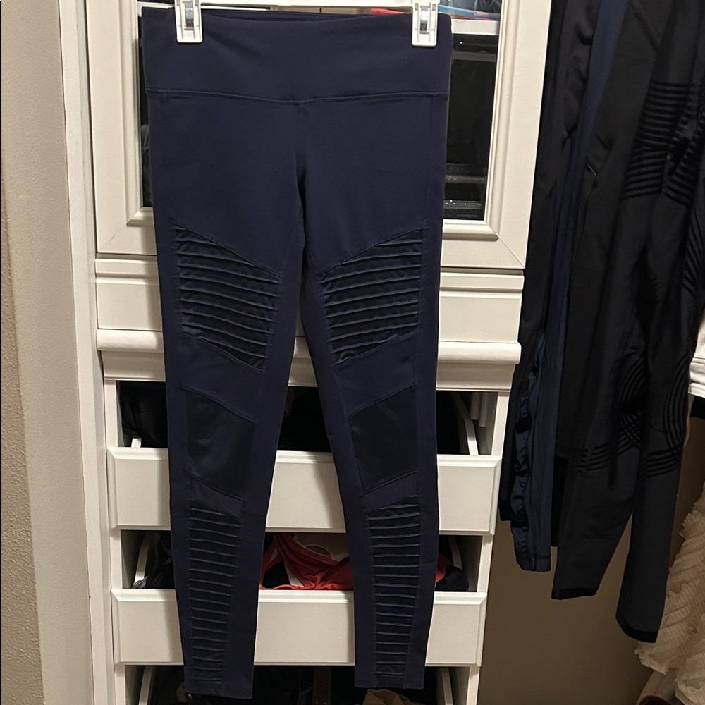 ALO Yoga Navy Leggings - Picture 4 of 4